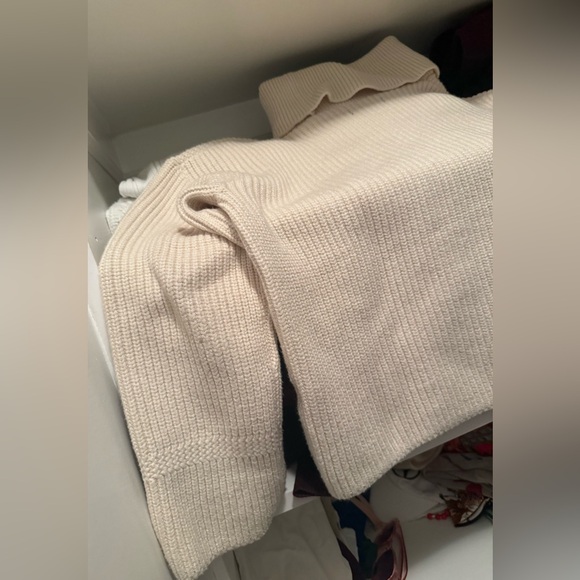 Banana Republic Women’s RIBBED TURTLENECK PULLOVER Size S Transition Cream - Picture 5 of 6